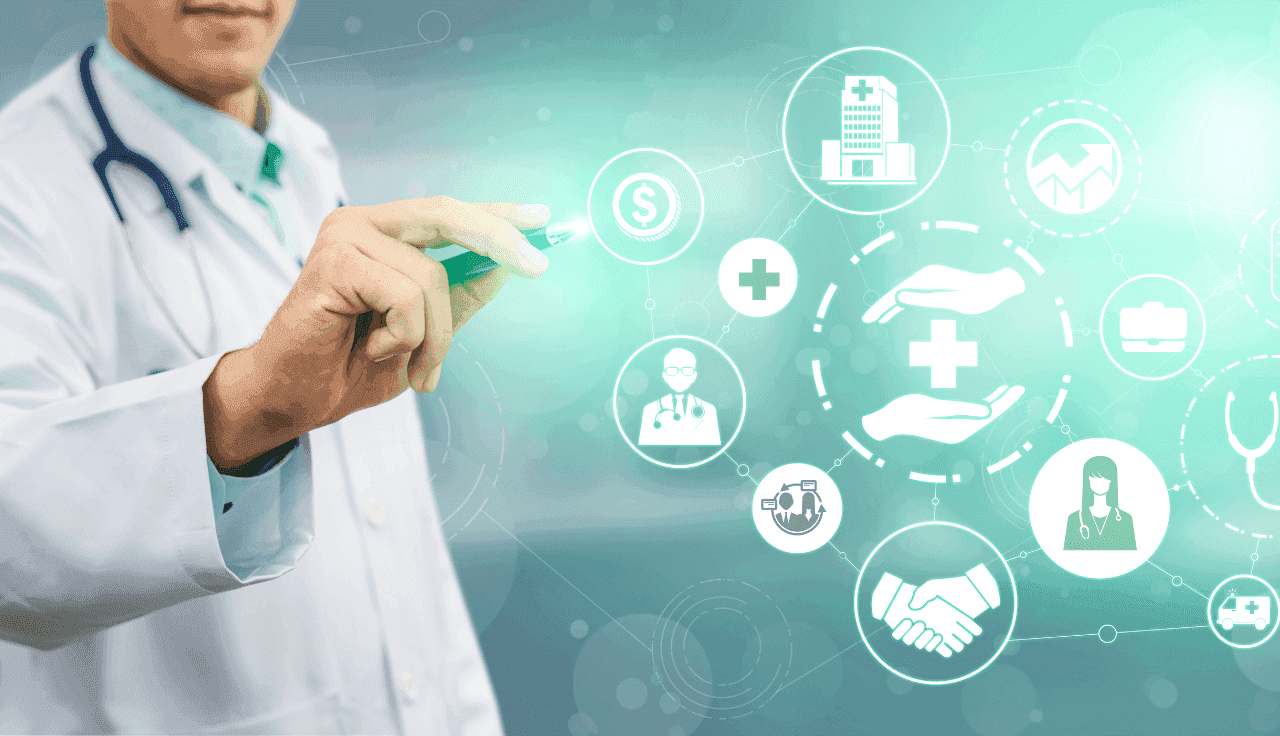 Arzt, der auf einer digitalen Wand schreibt